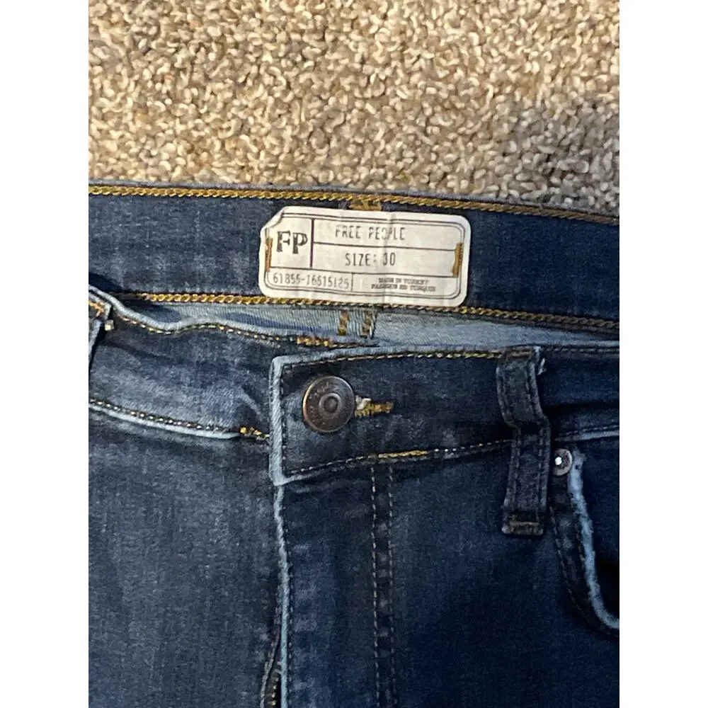 Free People Distressed Skinny Jean. Dark Wash. Size 30